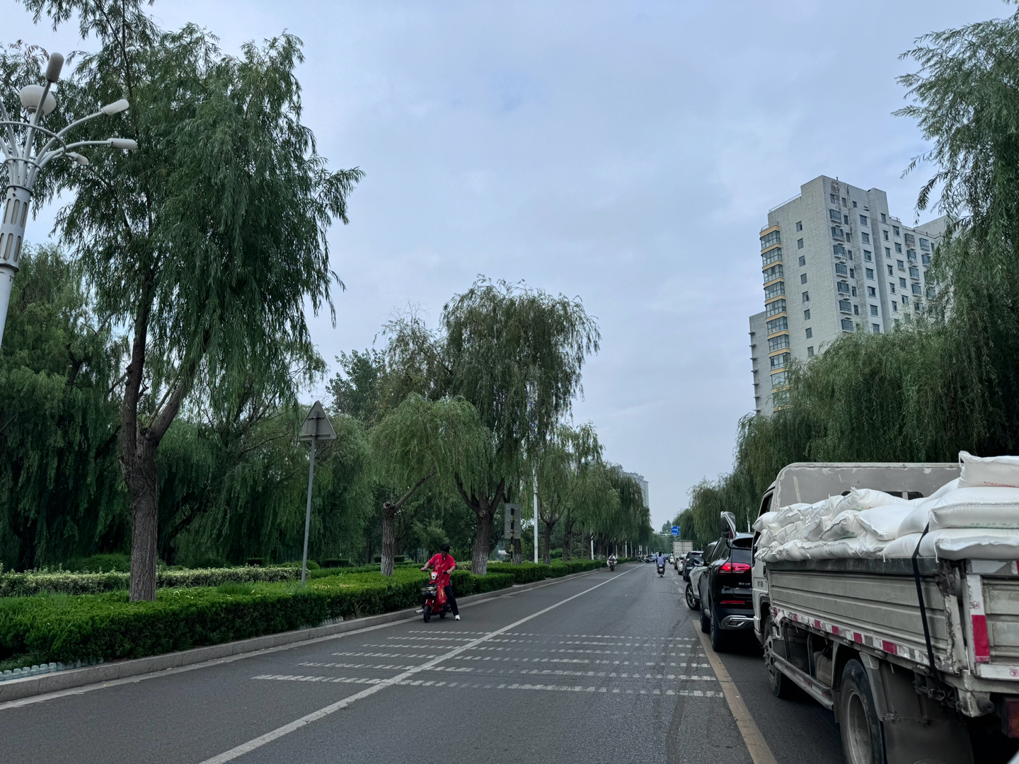 航拍疫情下的郑州:道路冷清空旷的简单介绍