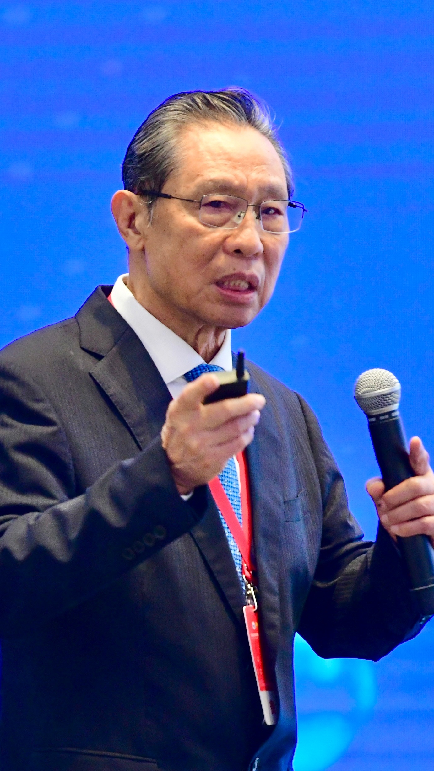 【钟南山预测今年疫情,钟南山谈2021年疫情】